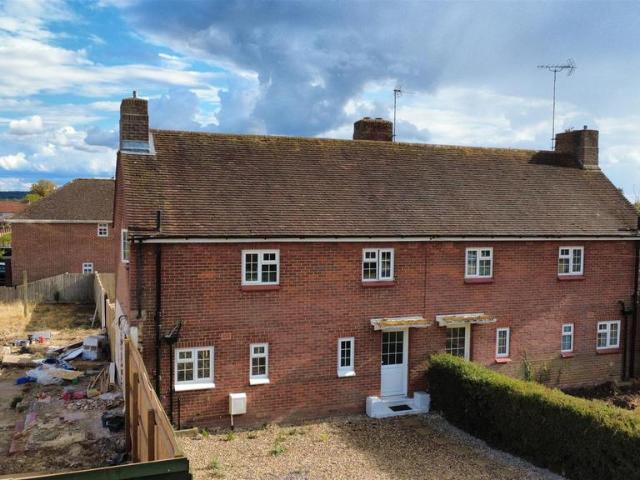 Ilbury Close Shinfield Reading Berkshire 3 bed semi detached house to rent £1,950 pcm £450 pw