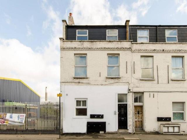 Ilderton Road Peckham SE15 2 bed flat to rent £1,900 pcm £438 pw
