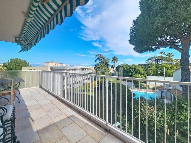 Ilette / Ponteil – Dernier étage lumineux 102 m², 2 terrasse. 102m² Antibes