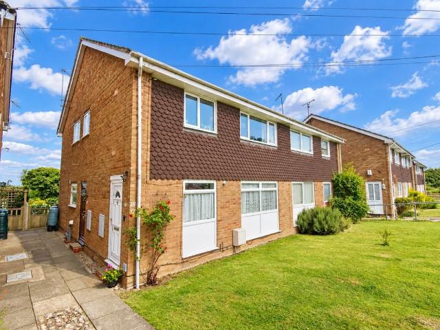 Ilex Close, Hardingstone, Northampton NN4, 2 bed maisonette to rent, £995 pcm | PrimeLocation
