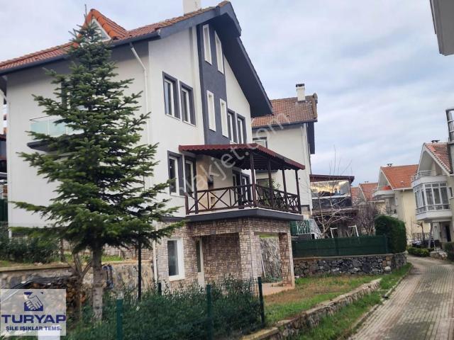 Şile Ahmetli Güvenlikli Havuzlu Sitede Satılık Müstakil Turyap