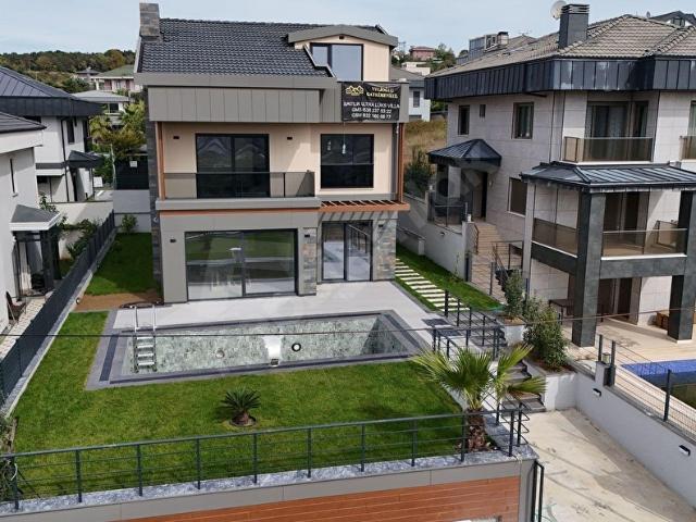 Şile Çavuş Mahallesinde 5+2 Lüks Villa