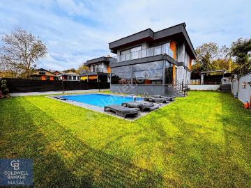 Şile Çavuş'ta Havuzlu 7+1 Tripleks Lüks Villa