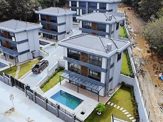 Şile Çayırbaşında Müstakil, Havuzlu, 5+1 Lüks Villa