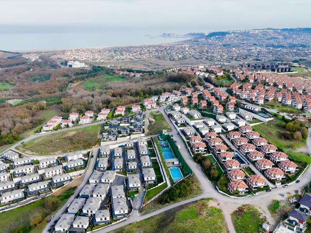 Şile Bahçeli Yaşam Konakları Büyük Bahçe Eşyalı Lüks Köşe Villa