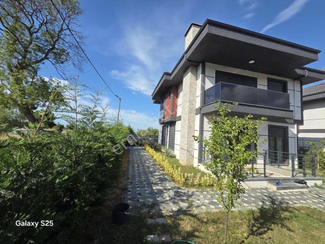 Şile Devlet Hastanesin Karşısı Üniv Yakın Eşyalı 4+1 Lüks Villa