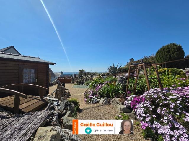 Ile de Batz: Maison pleine vue mer Garage Cave et Parcelle constructible