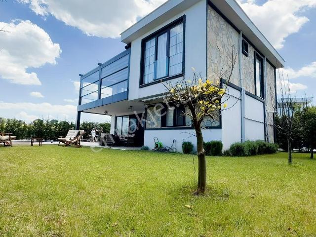 Şile' De Site İçerisinde İskanlı Lüks Müstakil Havuzlu Villa