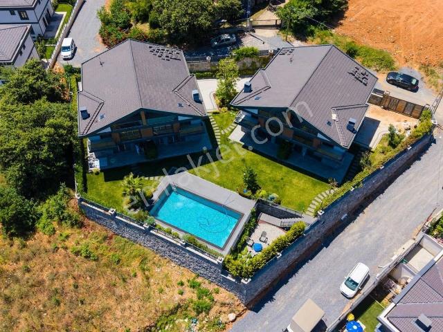 Şile Kızılcaköyde 240 M2, 6+1, Sıfır, Tripleks, Havuzlu Villa