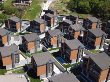 Şile Kadraj Sitesinde Deniz Manzaralı Kiralık Villalar