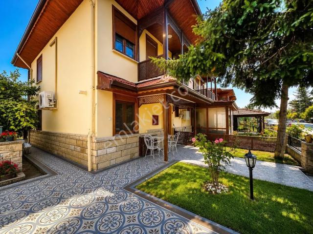 Şile Kumbaba'da Havuzlu Butik Site Eşyalı Kiralık Villa