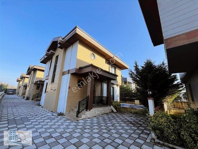 Şile Kumbabada Kiralık Villa 3+1 Site İçinde Müstakil
