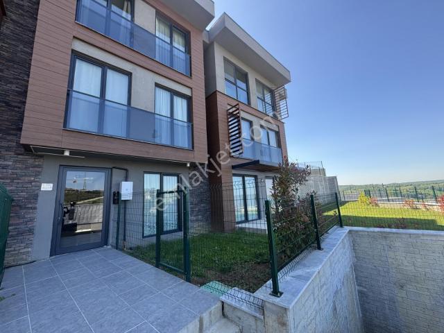 Şile İdealistkoru Sitesi 43m2 Bahçeli Eşyasız Kiralık 2+1 Daire