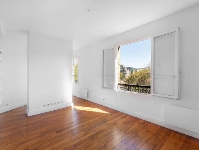 Île Saint Louis Appartement de 77m² avec vue dégagée sur Seine