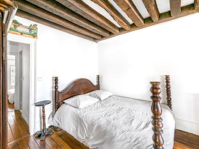 Ile Saint Louis Quai d'Orleans 2ch by B'Your Hom