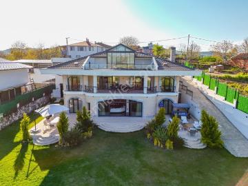 Şile Yaka Mahallesi' Nde Geniş Bahçeli Tripleks Villa