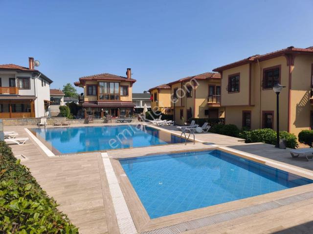 Şile'de Havuzlu Site İcerisinde 4+1 Kiralık Villa