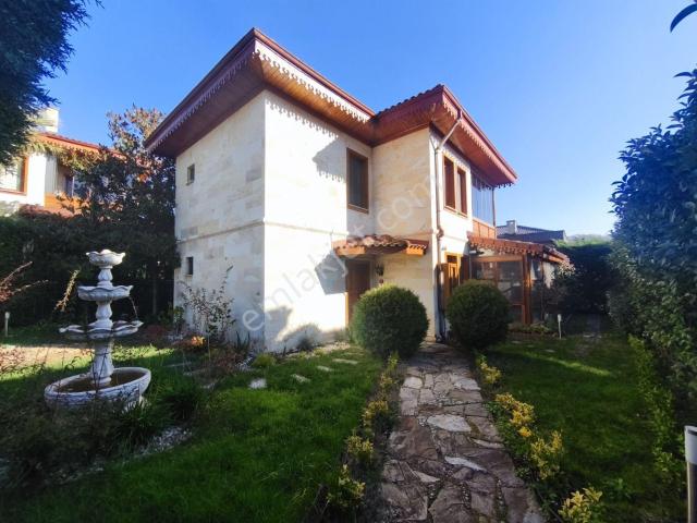Şile'de Havuzlu Site İçerisinde 4+1 Kiralık Villa