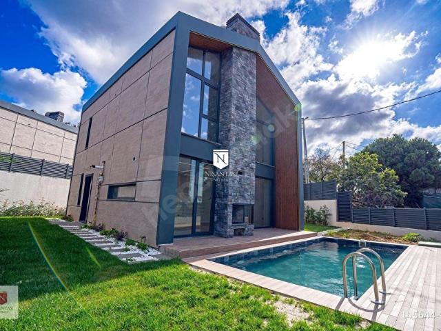 Şile'de Müstakil Havuzlu, Yüksek Tavanlı Modern Villa EN
