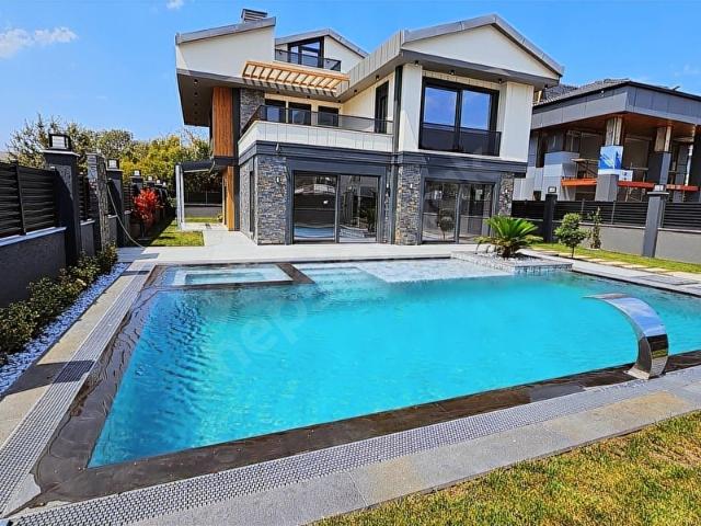 Şile'nin En Gözde Noktası Kumbabada Havuzlu Lüks Müstakil Villa