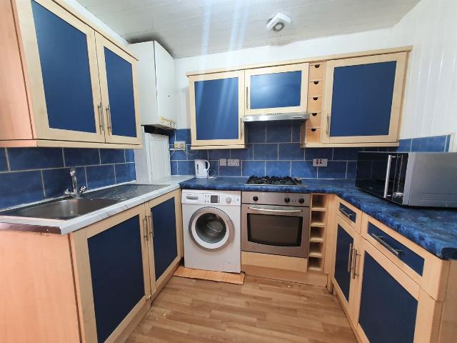 Ilford, Essex IG1, 2 bed flat to rent, £1,850 pcm | PrimeLocation