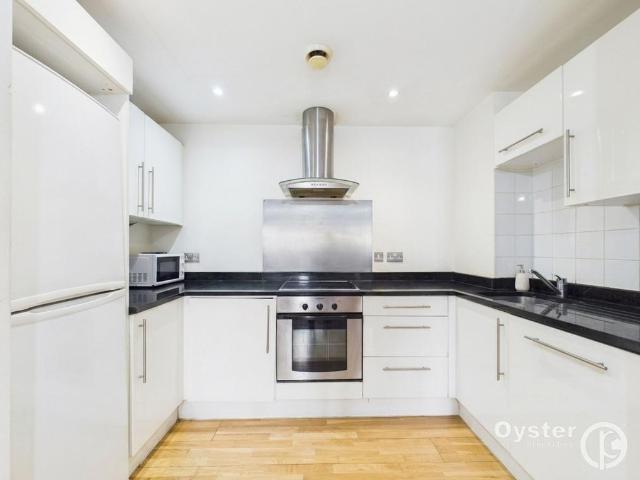 Ilford Hill, Icon Building, IG1 2 bed flat to rent £1,800 pcm £415 pw