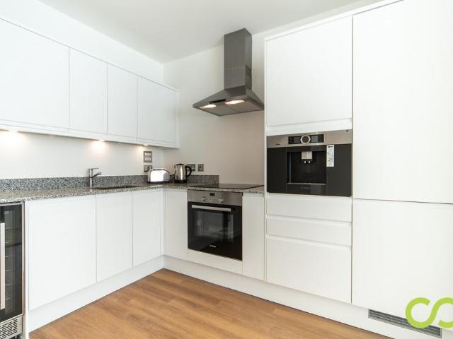 Ilford Hill, Ilford, IG1 2 bed flat to rent £1,950 pcm £450 pw