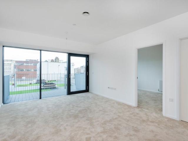 Ilford Hill, Ilford IG1, 2 bed flat to rent, £2,200 pcm | PrimeLocation
