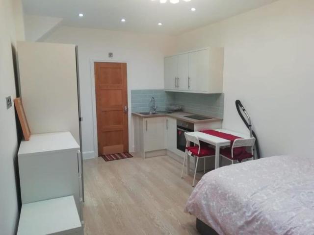 Ilford IG5, Studio to rent, £1,250 pcm | PrimeLocation