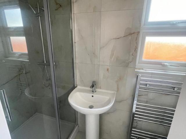 Ilford, IG1, IG1 2 bed flat to rent £1,900 pcm £438 pw