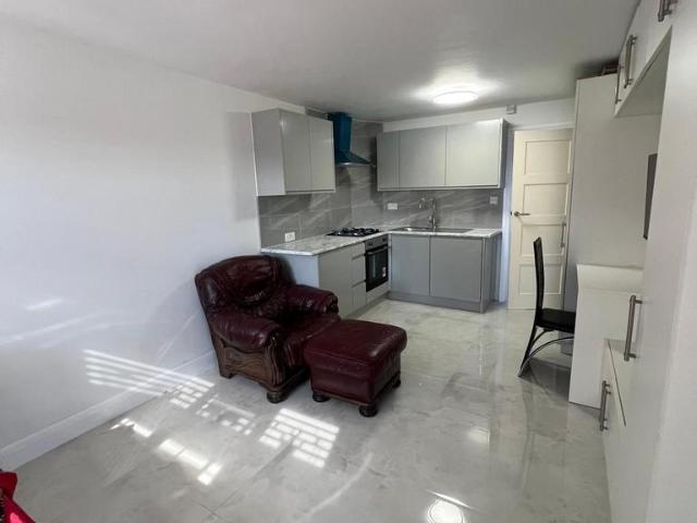 Ilford, IG1 Studio to rent £1,250 pcm £288 pw