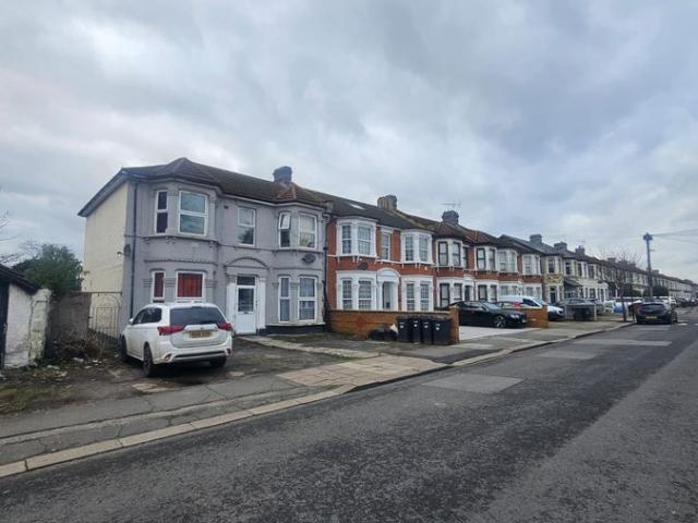 Ilford IG1, 1 bed flat to rent, £1,350 pcm | PrimeLocation