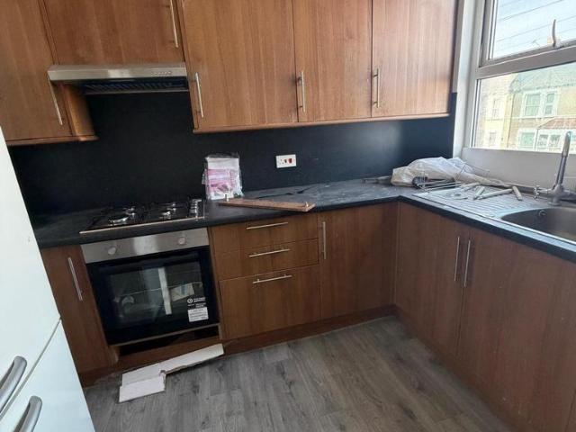 ilford IG1 2 bed flat to rent £1,850 pcm £427 pw
