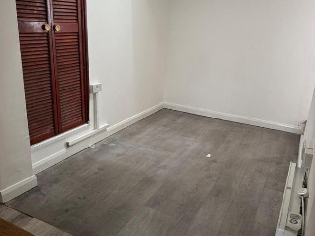 Ilford Lane, Ilford IG1, 1 bed flat to rent, £1,350 pcm | PrimeLocation