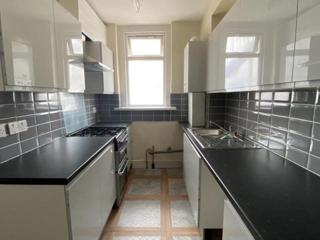 Ilford Lane, Ilford IG1 1 bed flat to rent £1,375 pcm £317 pw
