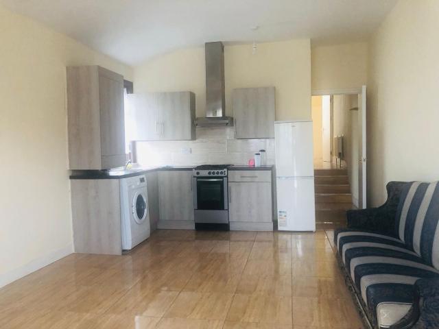 Ilford Lane, Ilford IG1, 2 bed flat to rent, £1,800 pcm | PrimeLocation