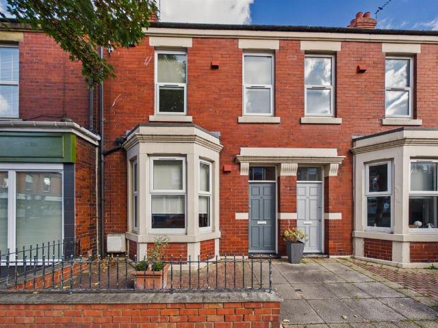 Ilfracombe Gardens, Whitley Bay 2 bed terraced house to rent £1,050 pcm £242 pw