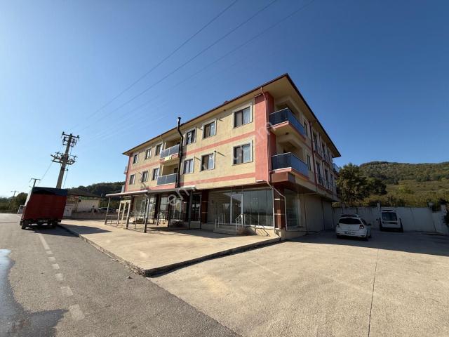 Çilimli Şerefiye Mh.de Cezaevi Karşısında 2+1 Ayrı Mutfak Daire