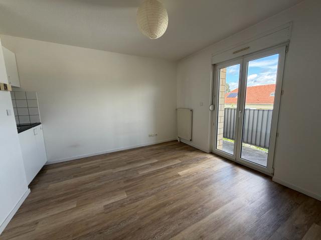 ILLZACH hyper centre studio avec balcon