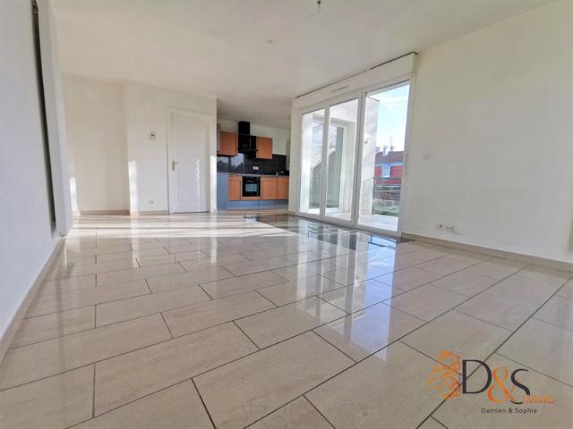 ILLZACH, Lumineux T3 récent avec terrasse, balcon et garage