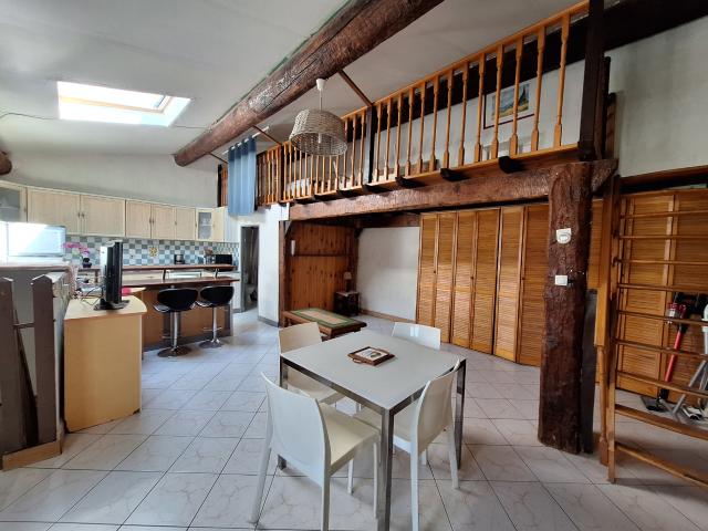 ILLE SUR TET MAISON DE VILLAGE AVEC GRAND GARAGE A LOUER MEUBLEE Groupement Immobilier 66