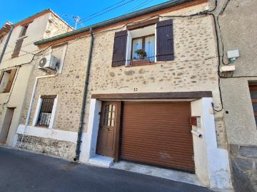 ILLE SUR TET MAISON DE VILLAGE AVEC GRAND GARAGE A LOUER MEUBLEE Groupement Immobilier 66