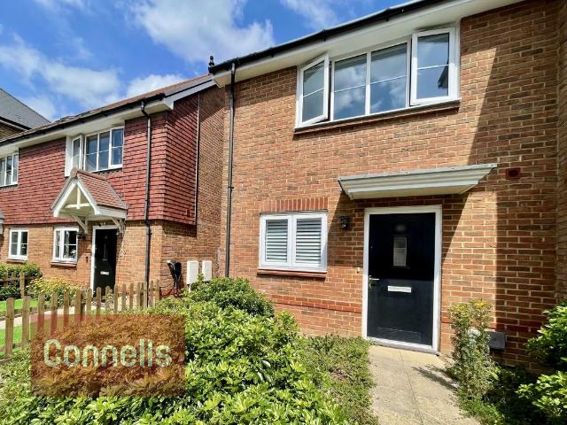 Illett Way, HORSHAM, RH12 2 bed end of terrace house to rent £1,675 pcm £387 pw