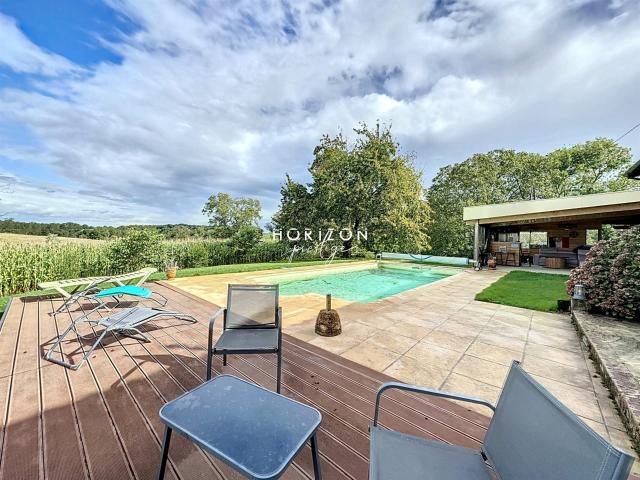 ILLIAT: Ancienne ferme d'env. 273m, 5 CH 273m² Illiat