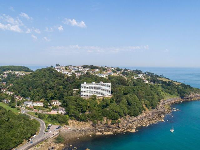 Ilsham Marine Drive, Torquay TQ1, 2 bed flat to rent, £1,350 pcm | PrimeLocation