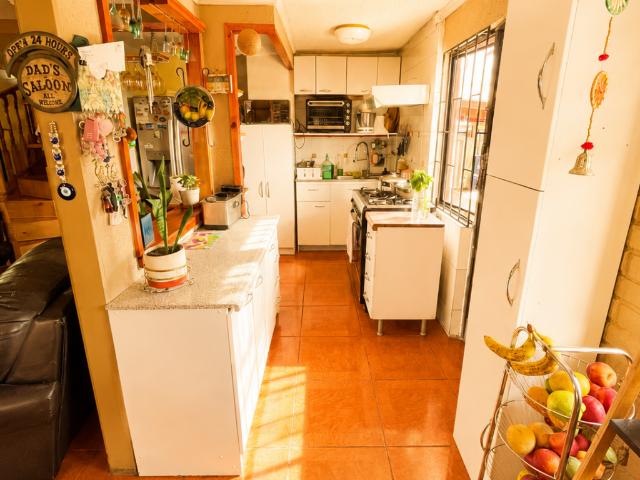 ILUMINADA CASA DE 2 PISO 6D 2B 3E EN GOMEZ CARREÑO VIÑA