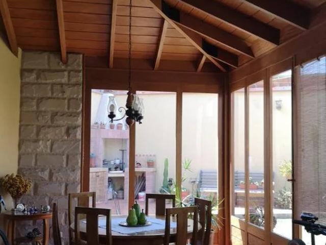 Iluminada casa en venta en tacna en la urb los virreyes