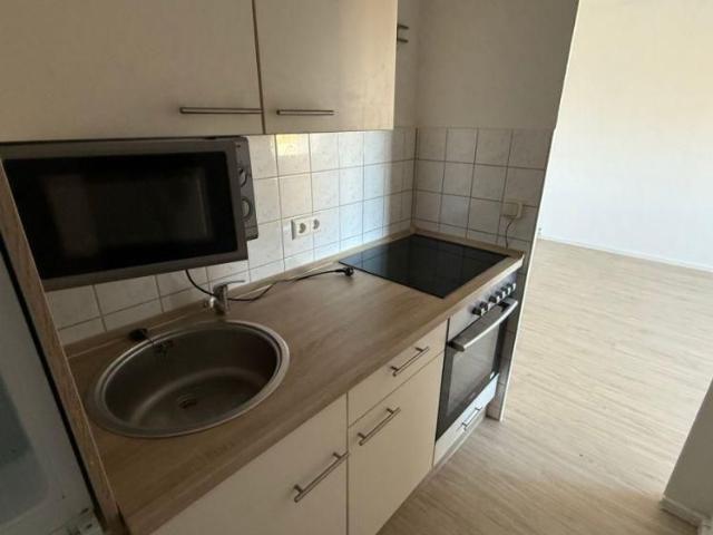 Im 4. OG Lift EBK Laminat in Buche Jetzt Termin vereinbaren!