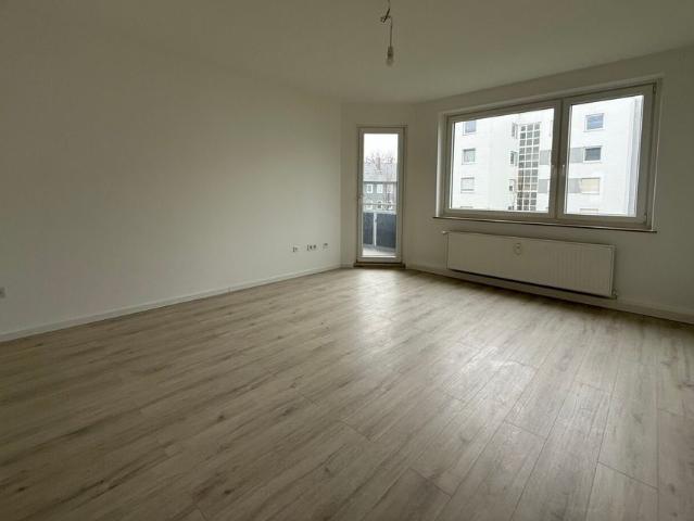 Im Umbau! Frisch sanierte 3 Zimmer Wohnung!
