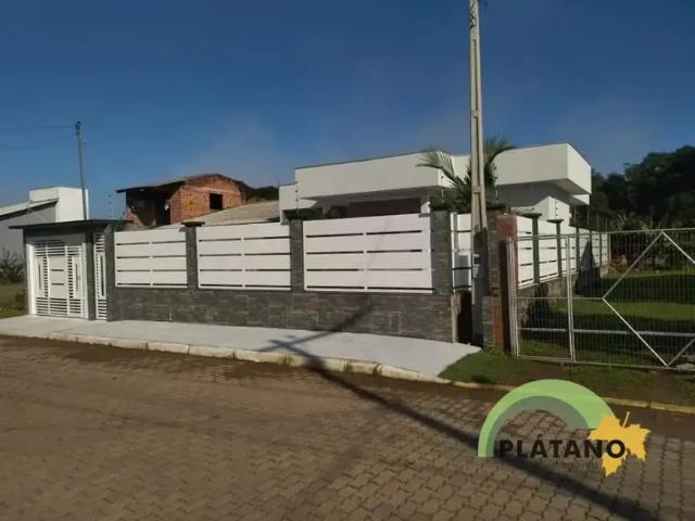 Casa com 2 dormitórios, 1 vaga, 128m² área privativa à venda em localidade de 48 baixa
